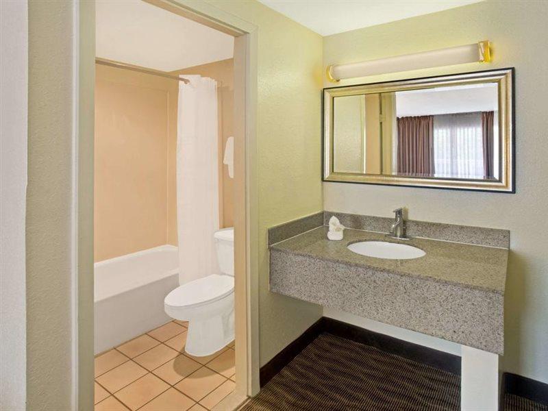 Days Inn By Wyndham Silver Spring Zewnętrze zdjęcie